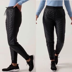 ATHLETA Black Solstice Jogger Size 4 Quilted Hiking Travel Outdoor Athleisure